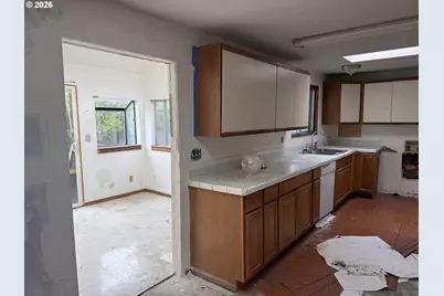 395 E 46th Ave, Eugene, OR 97405 - Photo 5