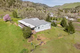 220 Robin St, Roseburg, OR 97470 - Photo 3