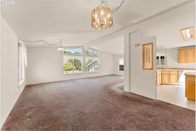 220 Robin St, Roseburg, OR 97470 - Photo 7