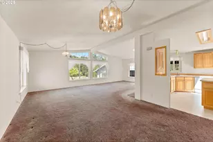 220 Robin St, Roseburg, OR 97470 - Photo 7