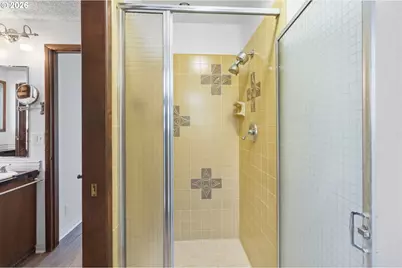 320 Dellwood Dr, Eugene, OR 97405 - Photo 35