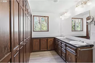 320 Dellwood Dr, Eugene, OR 97405 - Photo 33