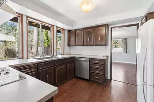 320 Dellwood Dr, Eugene, OR 97405 - Photo 11