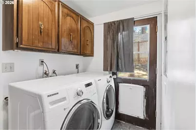 320 Dellwood Dr, Eugene, OR 97405 - Photo 19