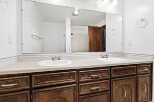 320 Dellwood Dr, Eugene, OR 97405 - Photo 29