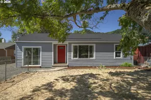 912 S Main St, Myrtle Creek, OR 97457 - Photo 1