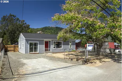 912 S Main St, Myrtle Creek, OR 97457 - Photo 3