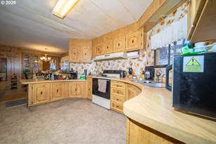 530 Myeena Loop, Florence, OR 97439 - Photo 9