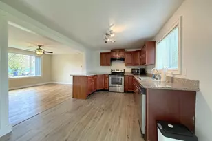 250 44th St, Springfield, OR 97478 - Photo 7