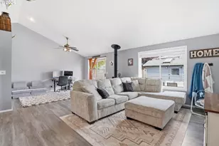 471 SE 17th St, Troutdale, OR 97060 - Photo 13