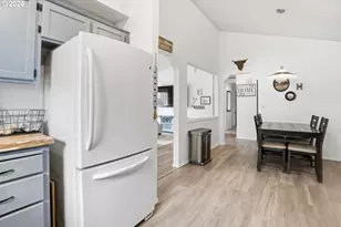 471 SE 17th St, Troutdale, OR 97060 - Photo 9