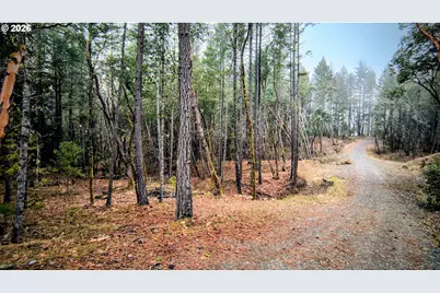 2100 Saratoga Way, Grants Pass, OR 97526 - Photo 5