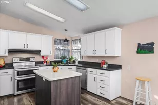 4055 Royal Ave, Eugene, OR 97402 - Photo 13