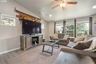 4946 Holly St, Springfield, OR 97478 - Photo 5