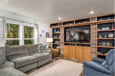 4567 Foulweather St, Florence, OR 97439 - Photo 17