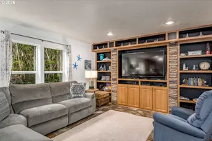 4567 Foulweather St, Florence, OR 97439 - Photo 17