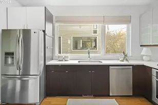 1102 NE Tillamook St, Portland, OR 97212 - Photo 11