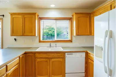 239 Blue Jay Loop, Creswell, OR 97426 - Photo 9