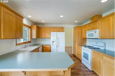 239 Blue Jay Loop, Creswell, OR 97426 - Photo 7