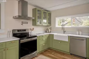 10227 N Macrum Ave, Portland, OR 97203 - Photo 7