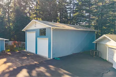 69664 McFarland Rd, North Bend, OR 97459 - Photo 3