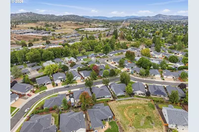 948 Black Wolf Ln, Eagle Point, OR 97524 - Photo 37