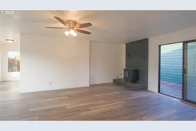 436 E 7th St, Coquille, OR 97423 - Photo 21