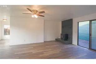 436 E 7th St, Coquille, OR 97423 - Photo 21