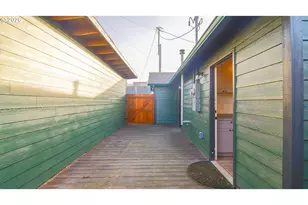 436 E 7th St, Coquille, OR 97423 - Photo 35