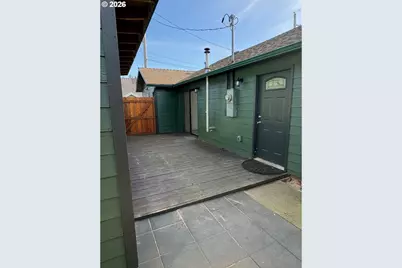 436 E 7th St, Coquille, OR 97423 - Photo 9