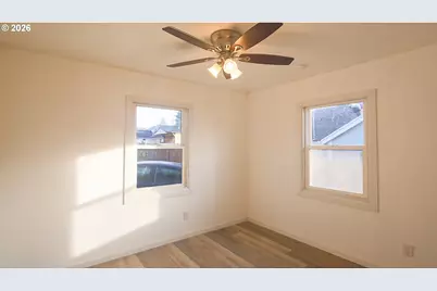 436 E 7th St, Coquille, OR 97423 - Photo 27