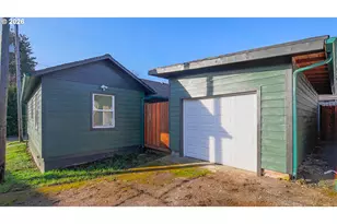 436 E 7th St, Coquille, OR 97423 - Photo 7