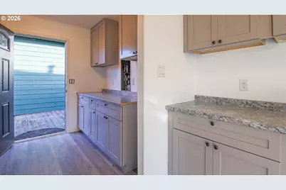 436 E 7th St, Coquille, OR 97423 - Photo 33