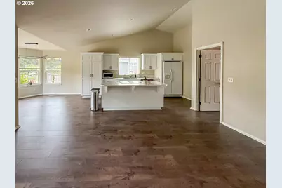 2409 SE Chinaberry Ave, Roseburg, OR 97470 - Photo 9