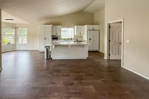 2409 SE Chinaberry Ave, Roseburg, OR 97470 - Photo 9