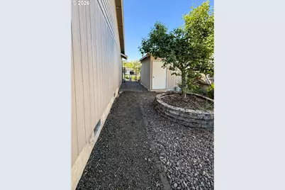 2409 SE Chinaberry Ave, Roseburg, OR 97470 - Photo 25