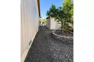 2409 SE Chinaberry Ave, Roseburg, OR 97470 - Photo 25