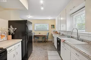 1235 SW Cheltenham St, Portland, OR 97239 - Photo 17