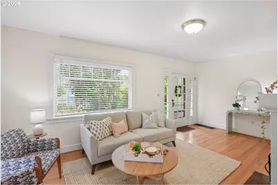 1235 SW Cheltenham St, Portland, OR 97239 - Photo 9