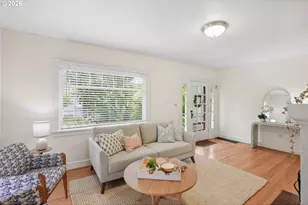 1235 SW Cheltenham St, Portland, OR 97239 - Photo 9