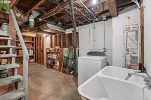1235 SW Cheltenham St, Portland, OR 97239 - Photo 29