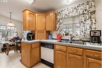 550 S State St #15, Sutherlin, OR 97479 - Photo 13