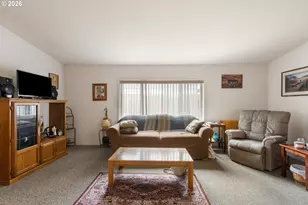 550 S State St, Sutherlin, OR 97479 - Photo 9