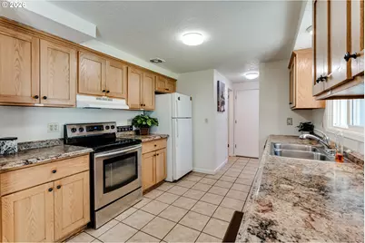 1141 W 24th Ave, Eugene, OR 97405 - Photo 3