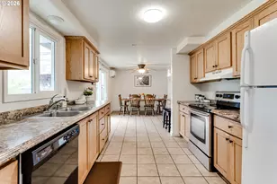 1141 W 24th Ave, Eugene, OR 97405 - Photo 7