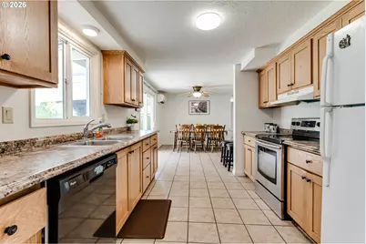 1141 W 24th Ave, Eugene, OR 97405 - Photo 5
