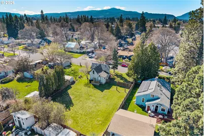 1011 5th St, Hood River, OR 97031 - Photo 3