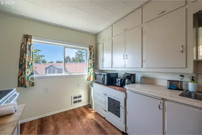 1576 Union Ave, North Bend, OR 97459 - Photo 15