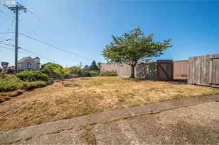 1576 Union Ave, North Bend, OR 97459 - Photo 5