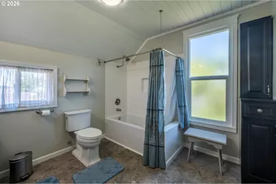 1576 Union Ave, North Bend, OR 97459 - Photo 33